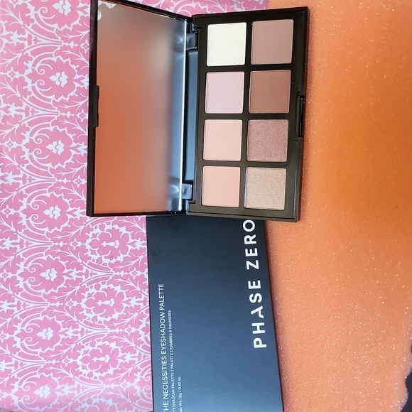 NIB - Phase Zero Makeup - The Necessities Eyeshadow Pallette - Picture 4 of 4